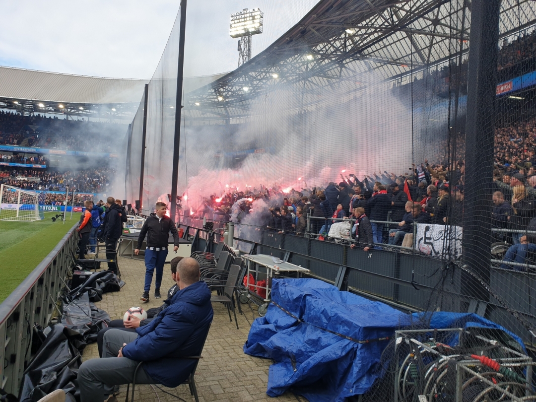 J-van-Dijk-en-Zn-nettenspecialist-Stadion-net-Feyenoord